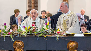 Feestelijke 100e verjaardag pastoor Van Steen