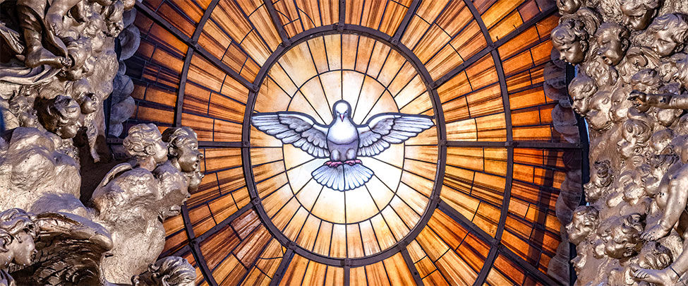 Glas-in-loodraam in de Sint-Pieter te Rome van de Heilige Geest Glas-in-loodraam in de Sint-Pieter te Rome van de Heilige Geest